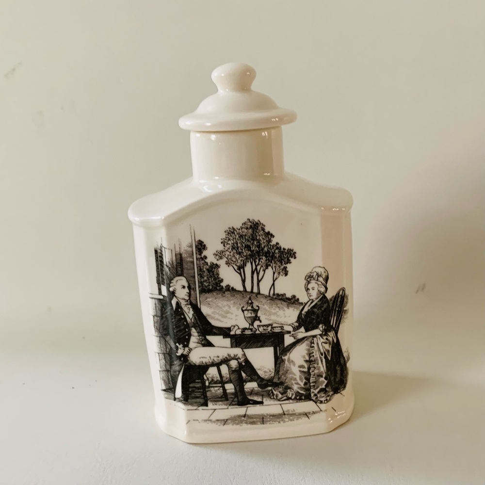 Wedgwood Collectors Society Flask Shape Tea Caddy - Picture 3 of 9